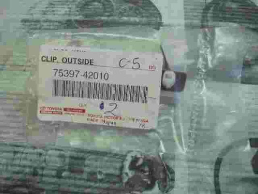 Clip Outside   Toyota RAV4 7539742010 75397-42010