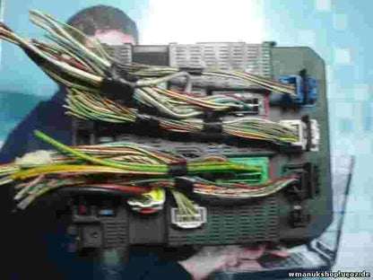 Caja de fusibles  Citroen C3 Peugeot 207 BSI 2004 P06-00 9659285380