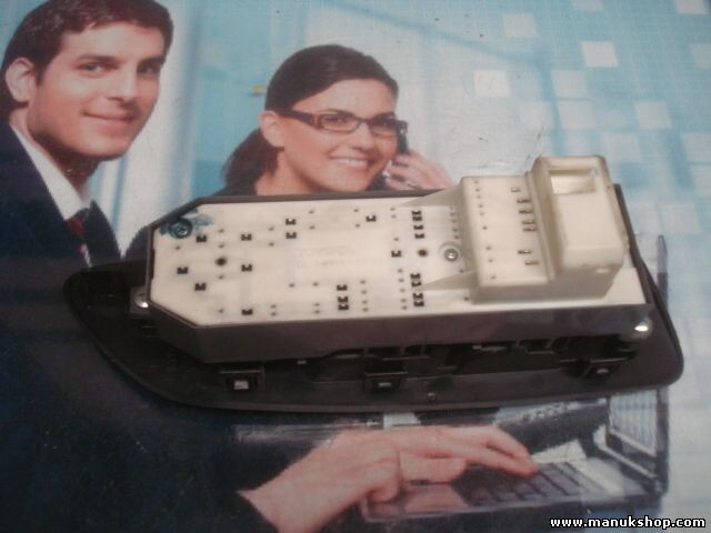 mando botonera elevalunas Toyota Auris 7423202550 74232-02550