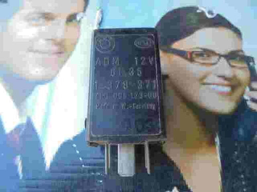 La presión de aceite supervisión de dispositivos relé BMW E34 E32 61351378371