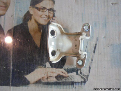 Bisagra de la puerta  trasera izquierda abajo Mitsubishi L 90 KW, 122 PS