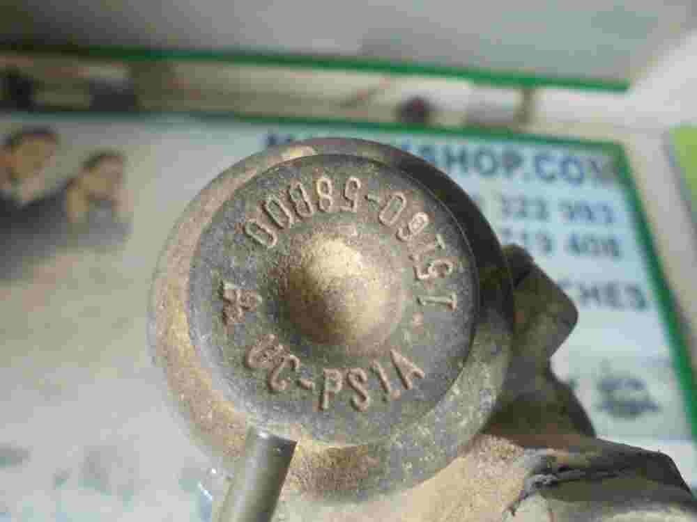 Regulador de presión de combustible Suzuki Vitara 1516058B00 15160-58B00 UC-PS1A