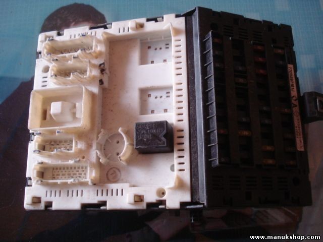 Caja de fusibles Renault Megane 7703297181J S103600100L S103600100 L