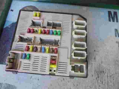 Caja de fusibles de relé Renault Megane 284B65125R 519331F03 USM BD95 L1