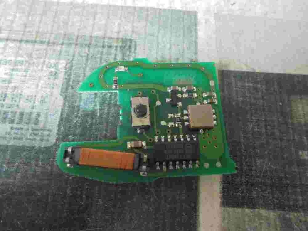 mando control remoto Renault Twingo Kangoo Clio TRW 01075700 Hitachi CR1220