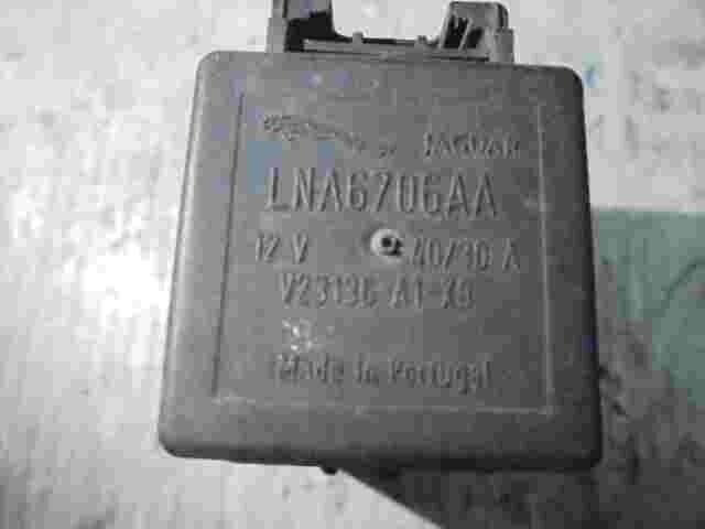 Jaguar XJ XJ6 XJ12 XJR X300 X308 LNA6706AA V23136A1X9 relè