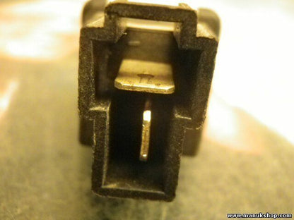 Interruptor de la luz de freno Nissan Pick-up Opel Monterey Subaru FAE 24720