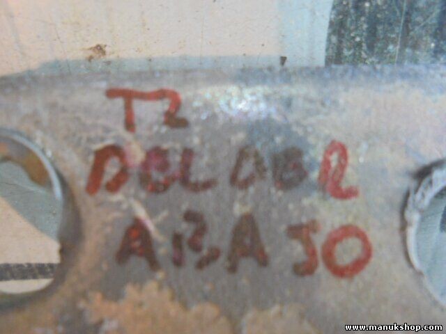 Bisagra de la puerta delantera derecha abajo Nissan Terrano II R20 2.4 4WD