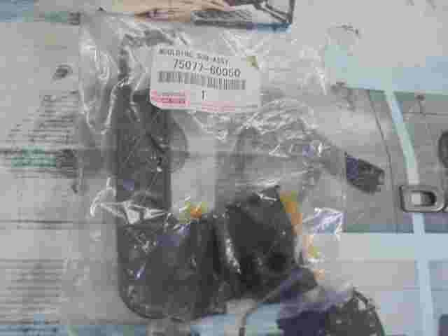 Moulding Sub-Assy  Toyota Land Cruiser Prado RH 7507760050 75077-60050