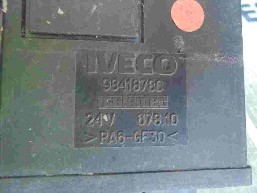 Relé  Iveco 98418780 ITALAMEC 678.10 24V PA6GF30