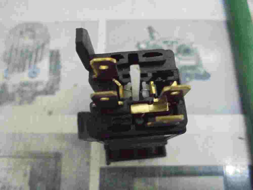 Interruptor Nissan Atleon 253829X000