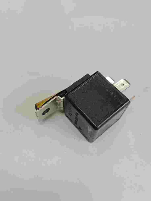 Relés de potencia  Toyota Hiace II Tyco V23134A1052C643 V23134-A1052-C643 12V