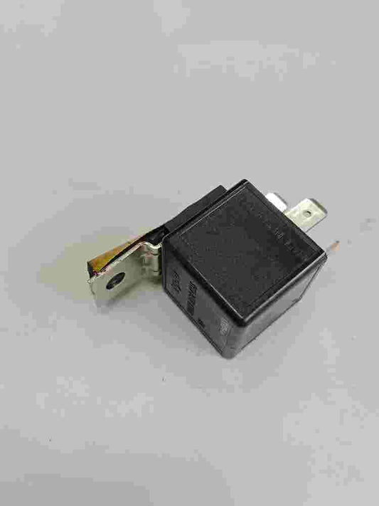 Relés de potencia  Toyota Hiace II Tyco V23134A1052C643 V23134-A1052-C643 12V