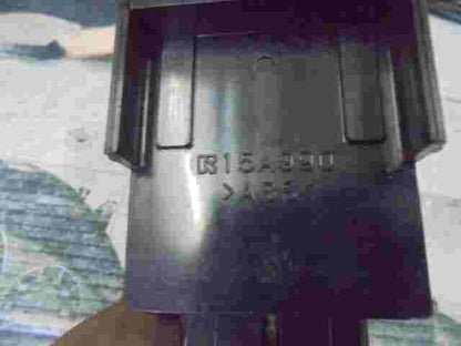 Interruptor apertura tapa depósito portón trasero Lexus IS250 ES350 R15A990