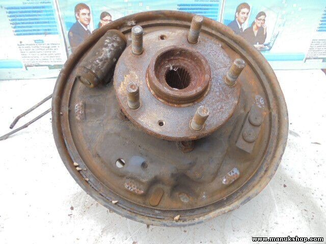 Mangueta buje trasera izquierda Land Rover 82KW, 100KW HRC2889