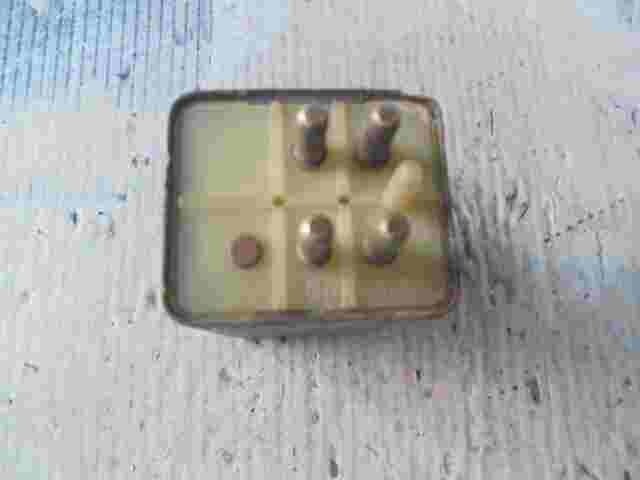 Relé   Mercedes-Benz W126 0055453332 005 545 33 32 898446 89 84 46