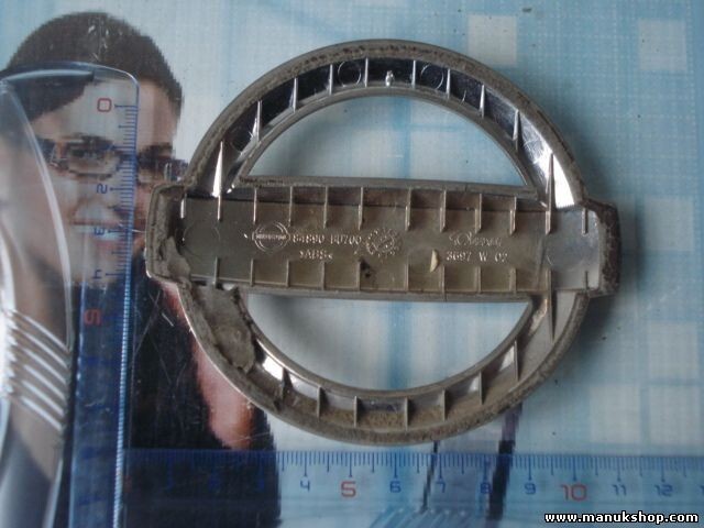 Emblema trasero Nissan Almera Tino 84890BU700 84890 BU700