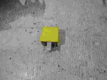 Relè Mercedes-Benz W210 A0025421419 A 002 542 14 19 TYCO V23134A52X355