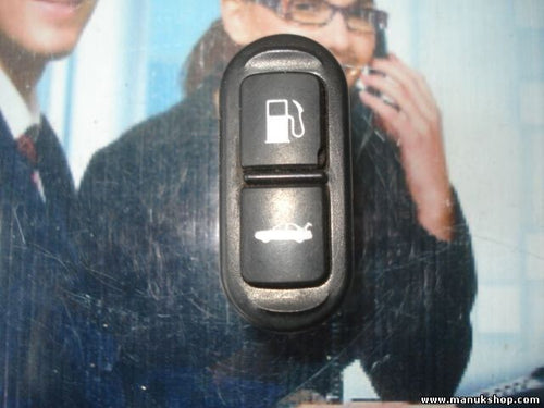 Interruptor apertura tapa depósito portón trasero 6J14