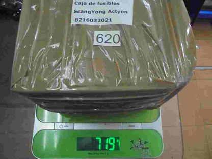 Caja de fusibles SsangYong Actyon 8212032032 8216032021 20070105 32E6064