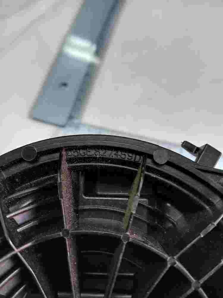 Emblema VW Volkswagen Golf 7 VII 5GE827469D 5GE 827 469D 5G3.827.469D 17 cm.