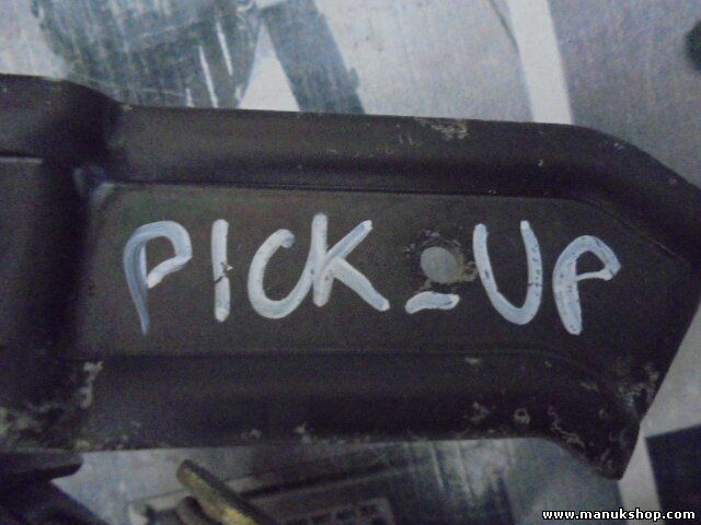 Serratura di apertura coperchio serbatoio Nissan PickUp (D22)