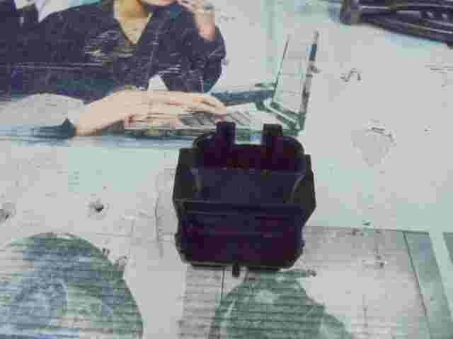 Interruptor apertura tapa depósito portón trasero Lexus IS250 ES350 R15A990