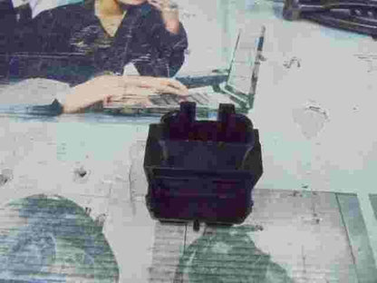 Interruptor apertura tapa depósito portón trasero Lexus IS250 ES350 R15A990