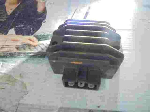 Regolatore raddrizzatore di tensione SGR Yamaha Zuma 125 YP R X-MAX YZF-R SH6...