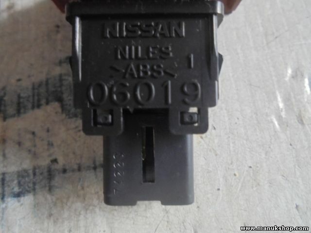 Interruptor de emergencia Nissan Cabstar NILES 06019