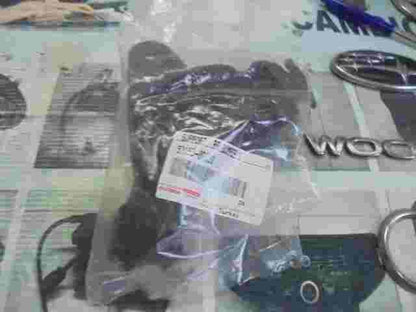 Supporto laterale paraurti posteriore Toyota Yaris P13 521550D220 52155-0D220