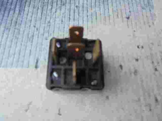 Relé ABS Saab 900/ 9000 Porsche 924 BOSCH 0332204109 8533176  12V 20/30A