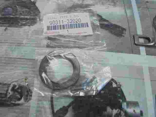 Type T Oil Seal  Toyota 4Runner Corona Caldina Corolla E110 Avensis 9031132020