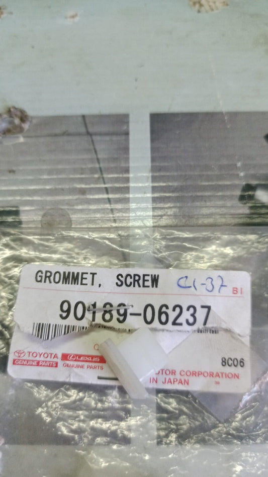 Screw Grommet.  Toyota Auris Corolla Carina Lexus LS 500h RX 350 9018906237