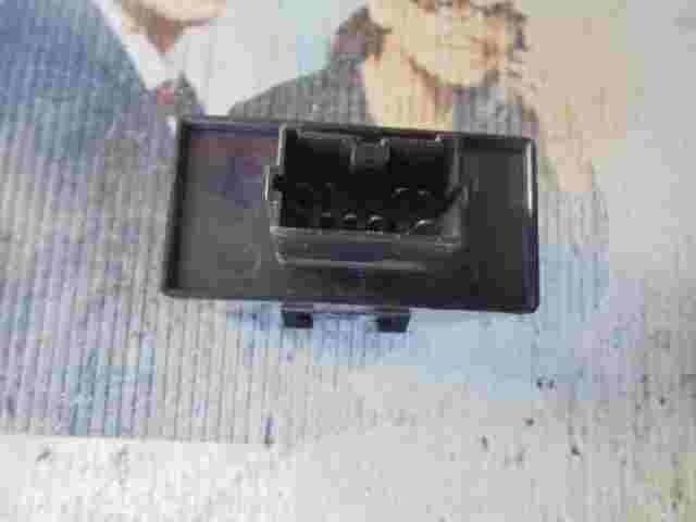 Unidad de control de la puerta Mitsubishi Montero MB627899 G8D143MA 2881D3