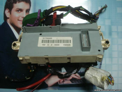 Caja de fusibles Fiat Stilo 1,9 JTD 51755127 51759305 0051755127 501209830030