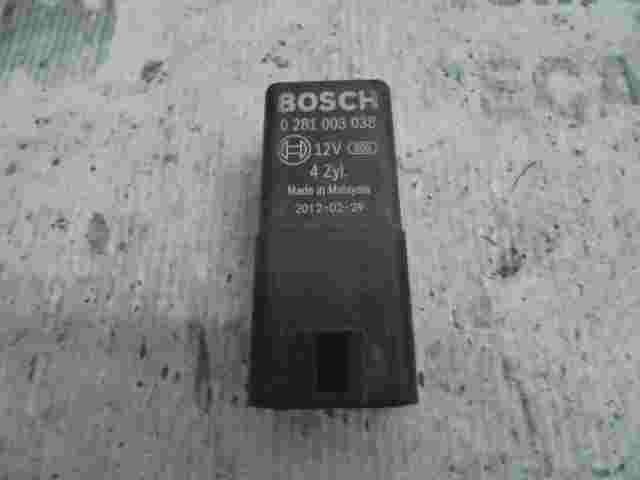 Recocido controlador Glow relé enchufe VW Polo 0281003038 BOSCH 038907281D