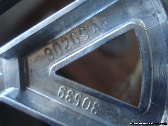 Emblema VW Volkswagen Jetta 30269A 30539