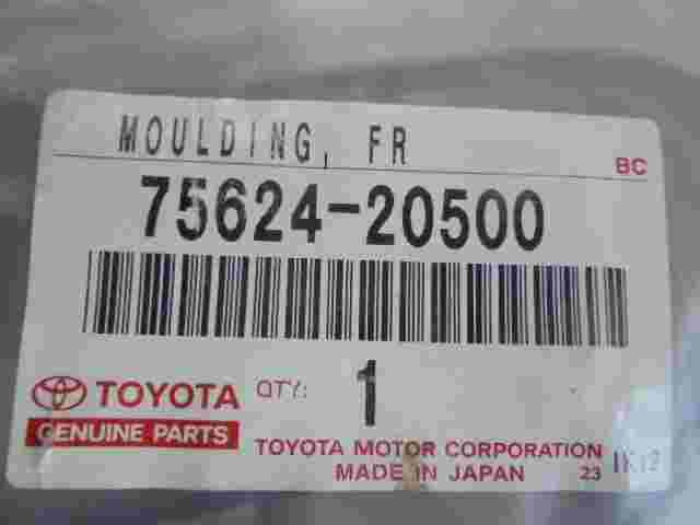 Stampaggio anteriore LH / Toyota Avensis 7562420500 75624-20500