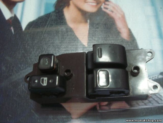 mando botonera elevalunas Toyota Yaris (1999–2003) 8482010100 D113F99