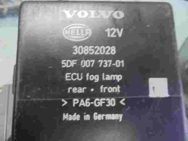 Luce freno relè di controllo Volvo S40 V40 30852028 HELLA 5DF00773701
