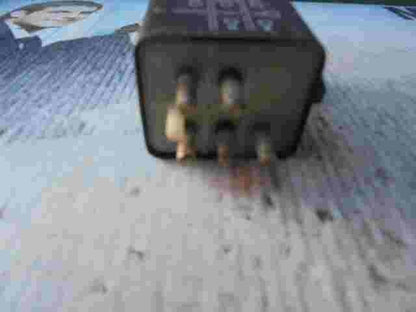 Relé  Mercedes-Benz 1078200010 107 820 00 10 89642081 896420 81
