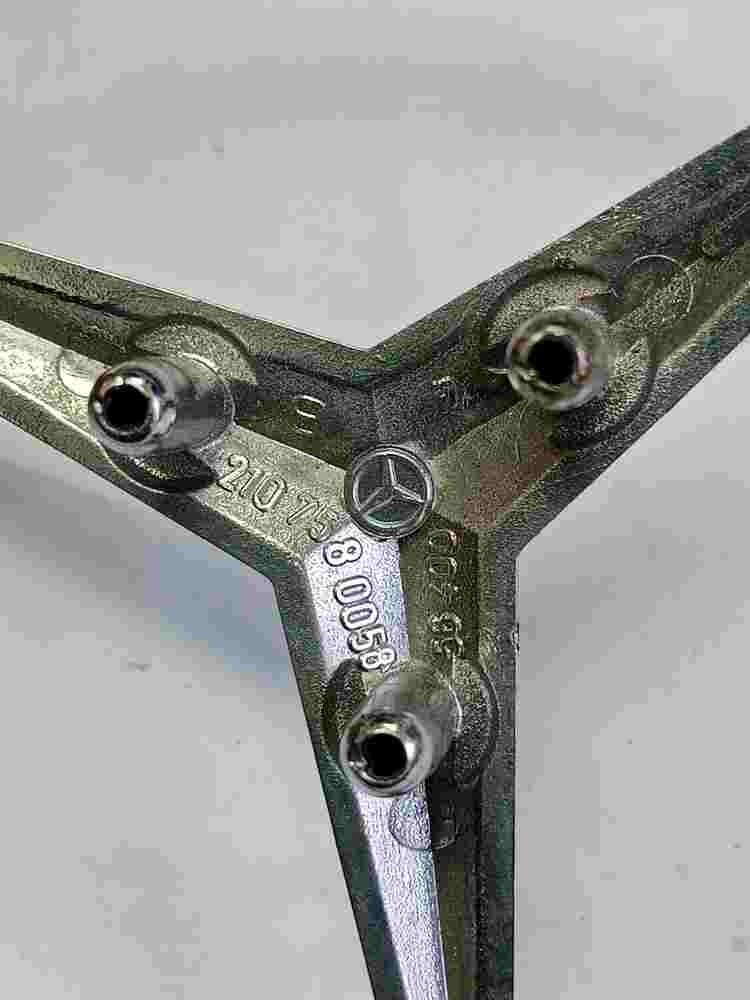 Emblema Mercedes- Benz W210 E-Klasse E-Class 2107580058 210 758 00 58 7cm.