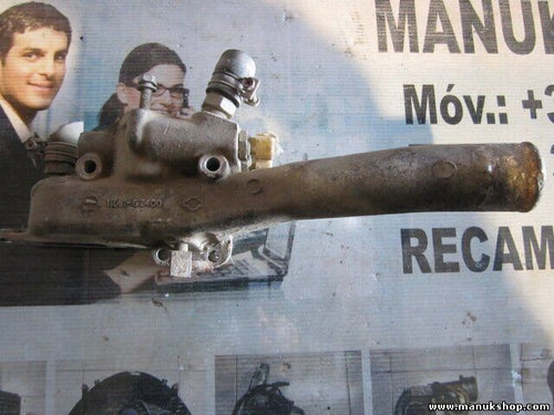 Caja del termostato Nissan Terrano Ford Maverick 2.7 TD 11061G2400 11061-G2400