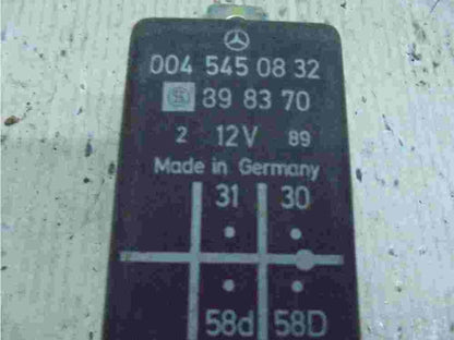 Relé Mercedes-Benz E W124 0045450832 004 545 08 32 898370 89 83 70