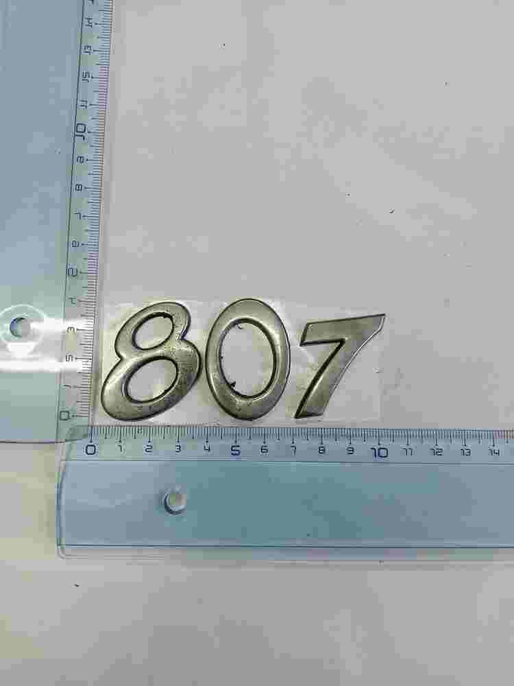 Emblema Peugeot 807 8 cm.