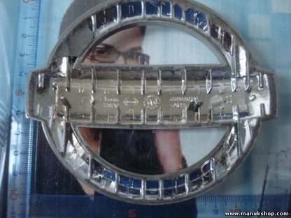 Emblema delantero Nissan Primera P12 65890AU300 65890 AU300 2002-2007