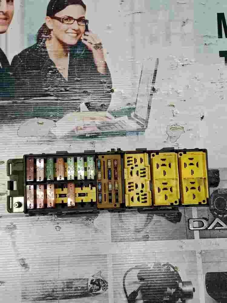 Caja de fusibles Jeep CherokeeII XJ P56009754AB 56009754AB 754AB T-DWH0688NT021