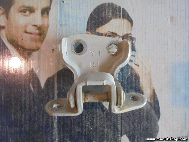 Bisagra de la puerta delantera derecha abajo Nissan Terrano II R20 2.4 4WD