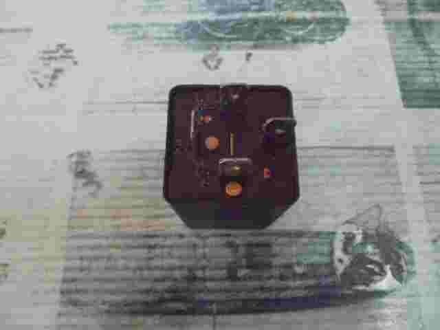 Relé aire acondicionado Volvo 240 244 260 262 1307064  MP 12V 5AInd. SH0 896329